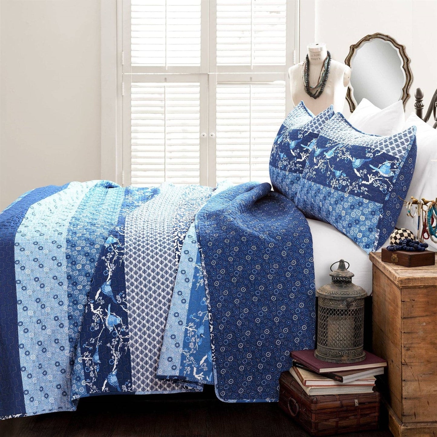 Full/Queen Navy White Light Blue Boho Floral Birds Reversible Quilt Set — Chic Home-Decor