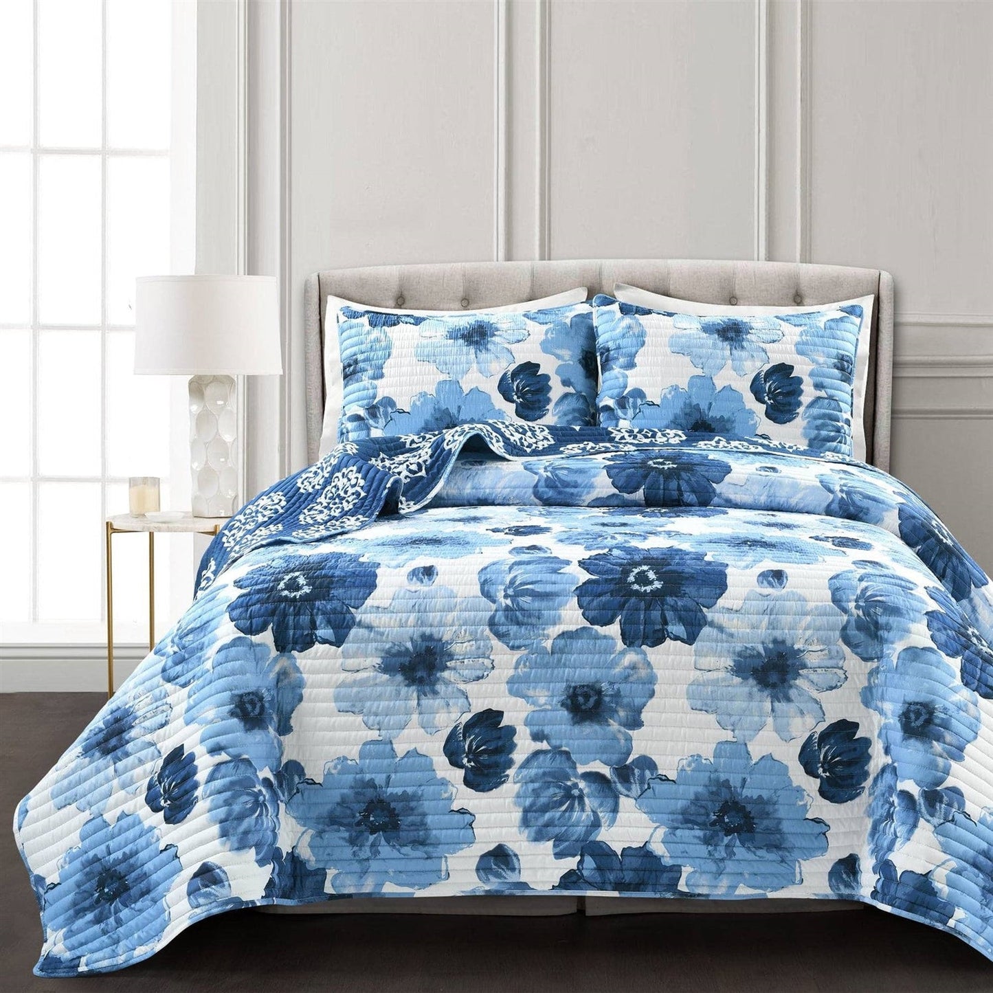 Full/Queen Blue Flowers Lightweight Polyester Microfiber Quilt Set — Chic Home-Decor