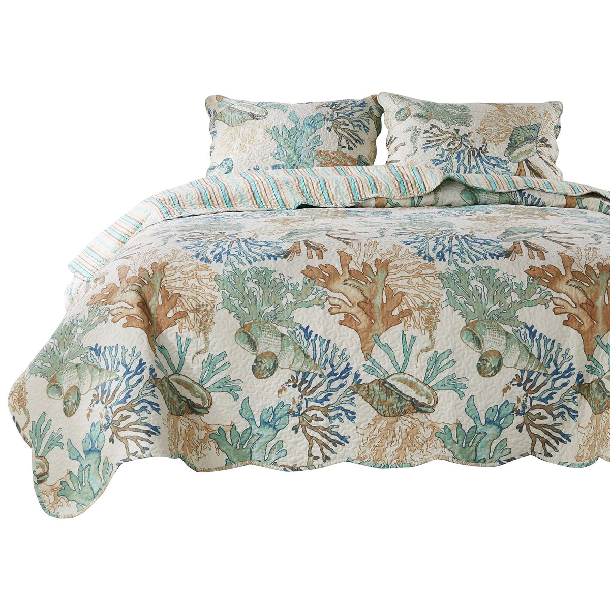 Benjara Wade 5-Piece King Quilt Set, ocean design with scalloped edges, includes 2 pillow shams