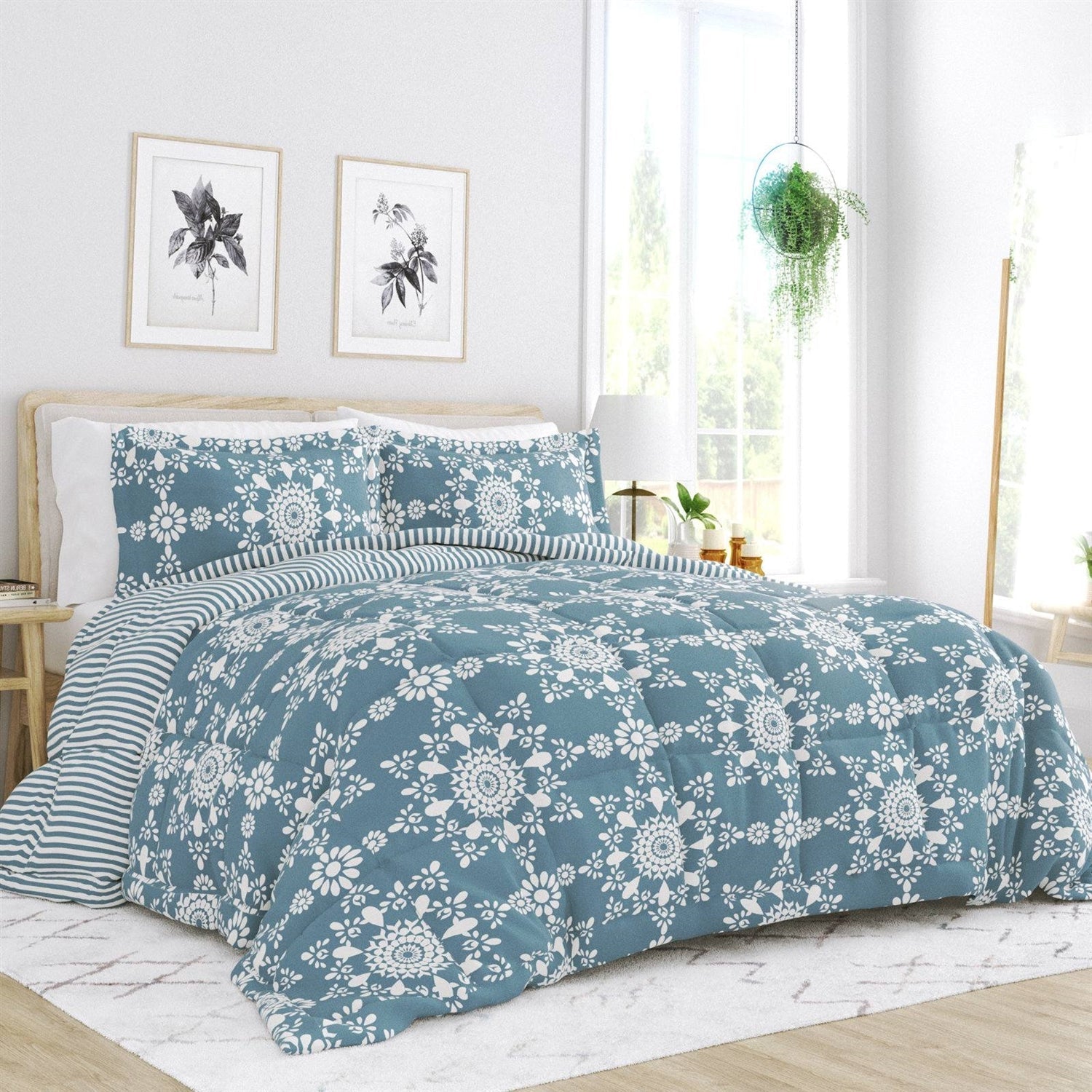 King size 3-Piece Blue and White Reversible Floral Striped Comforter Set — Chic Home-Decor