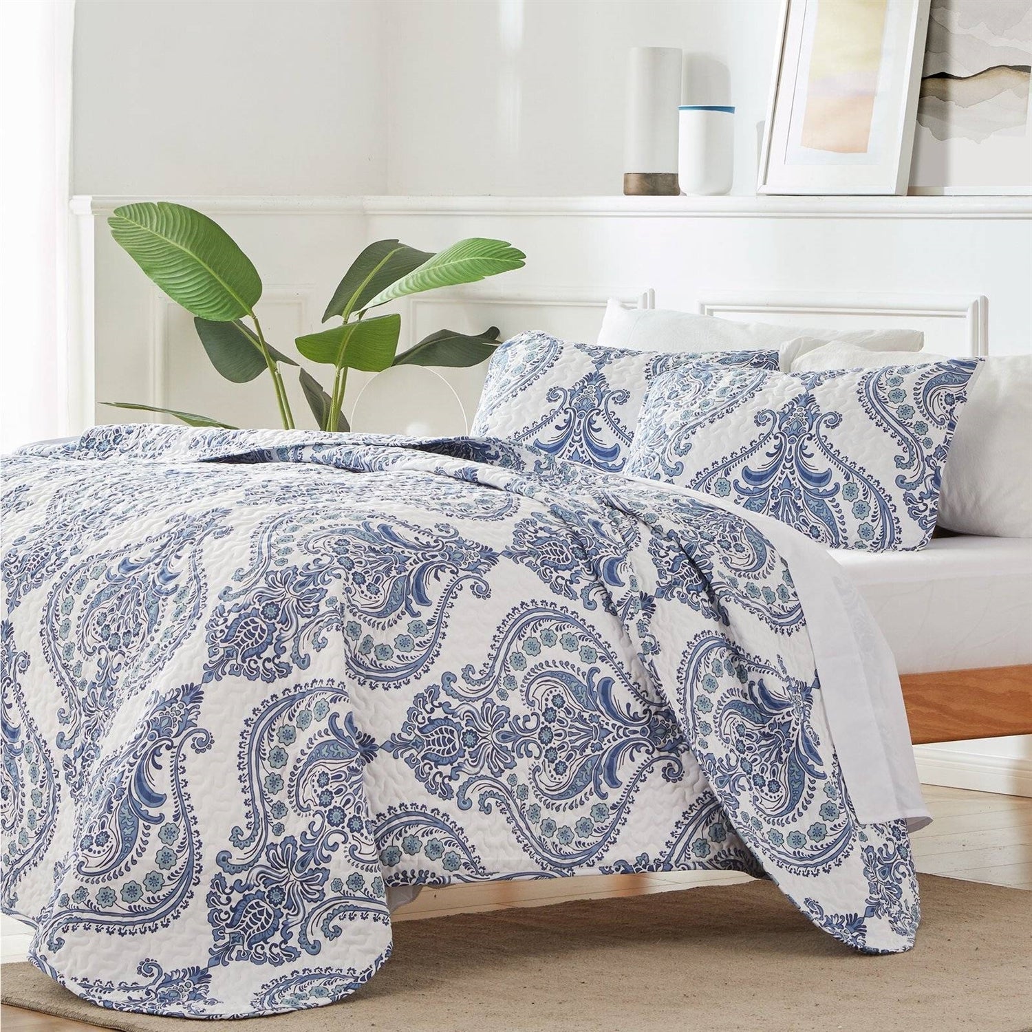 King Size Soft Microfiber Reversible Blue/White Baroque Floral Design Quilt Set — Chic Home-Decor