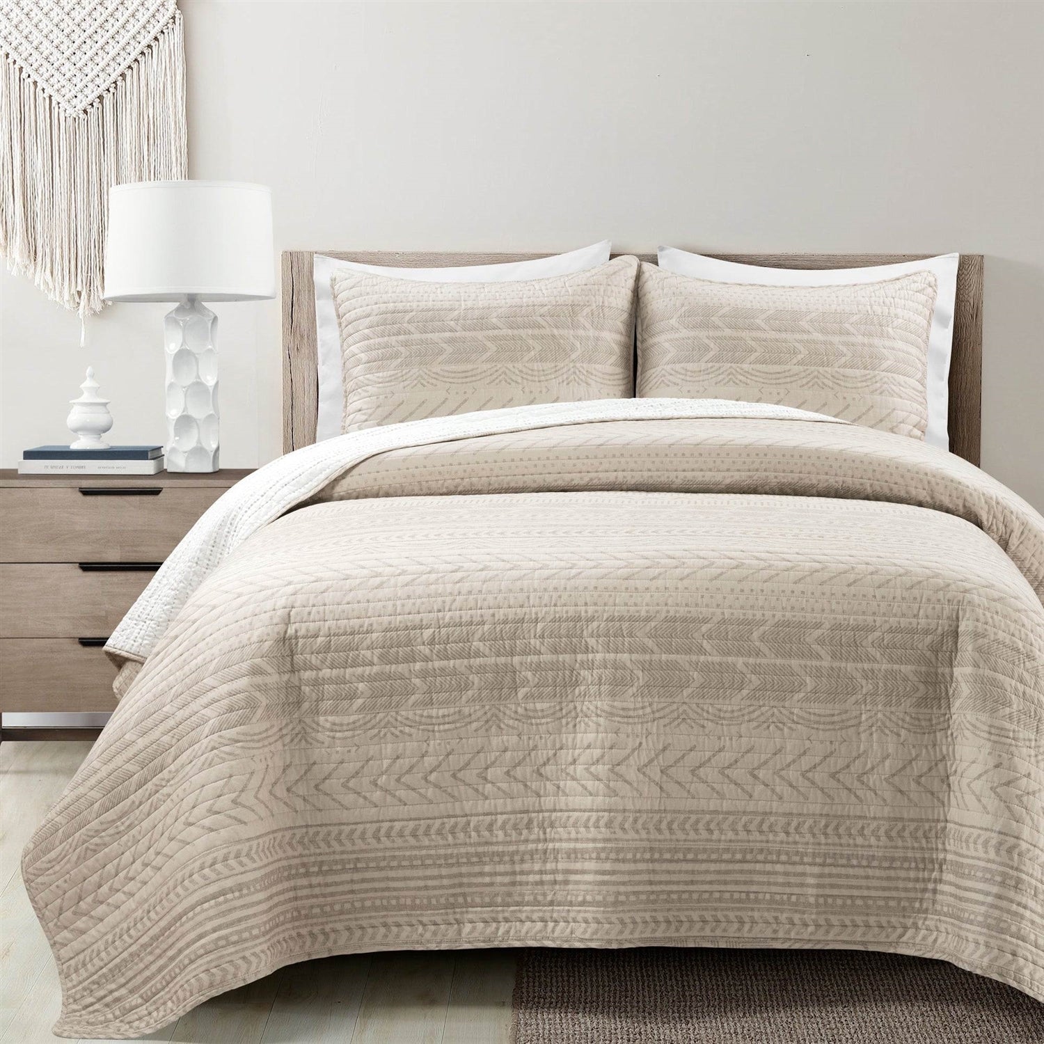 King Scandinavian Chevron Beige Tan White Reversible Cotton Quilt Set — Chic Home-Decor