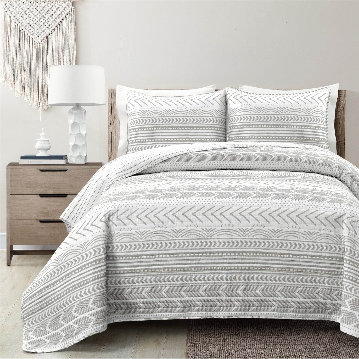 King size Scandinavian Chevron Grey White Reversible Cotton Quilt Set — Chic Home-Decor
