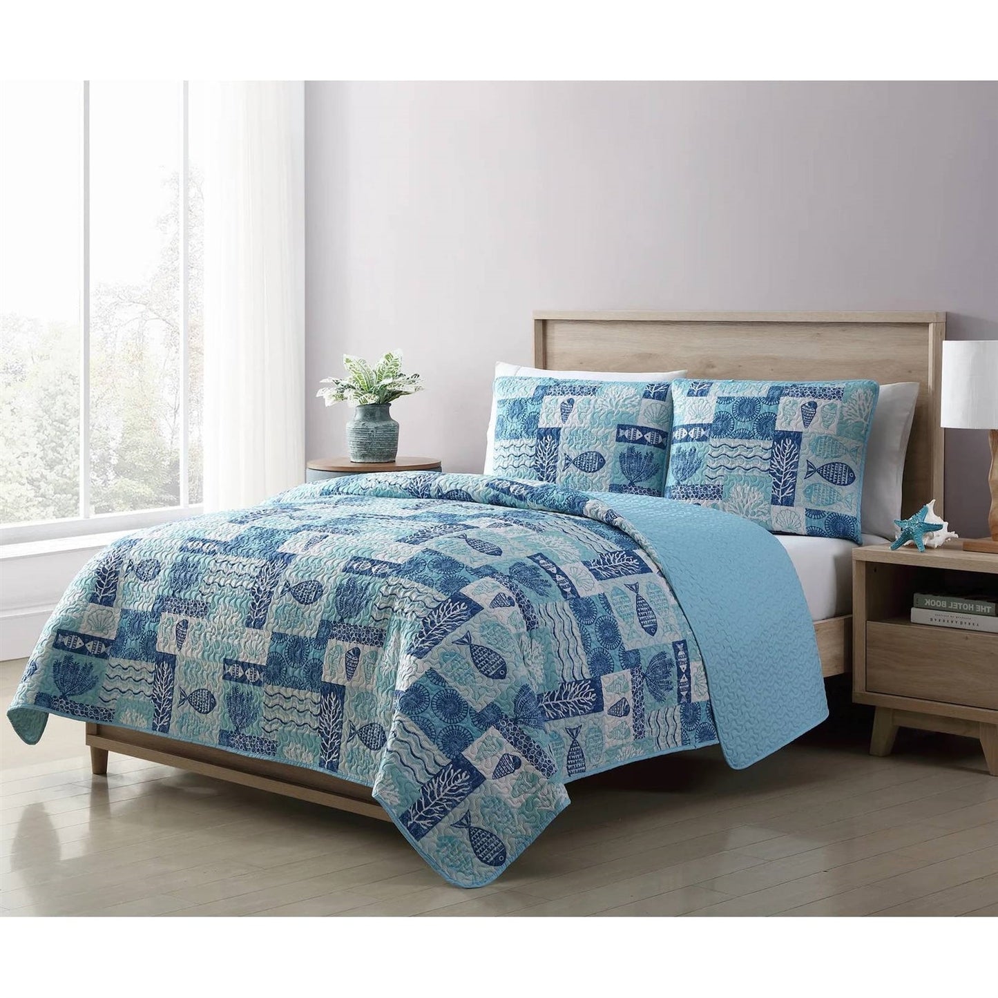 King size Aqua Blue Cream Beach Sea Shells Coral Fish Coastal 3-Piece Quilt Set — Chic Home-Decor