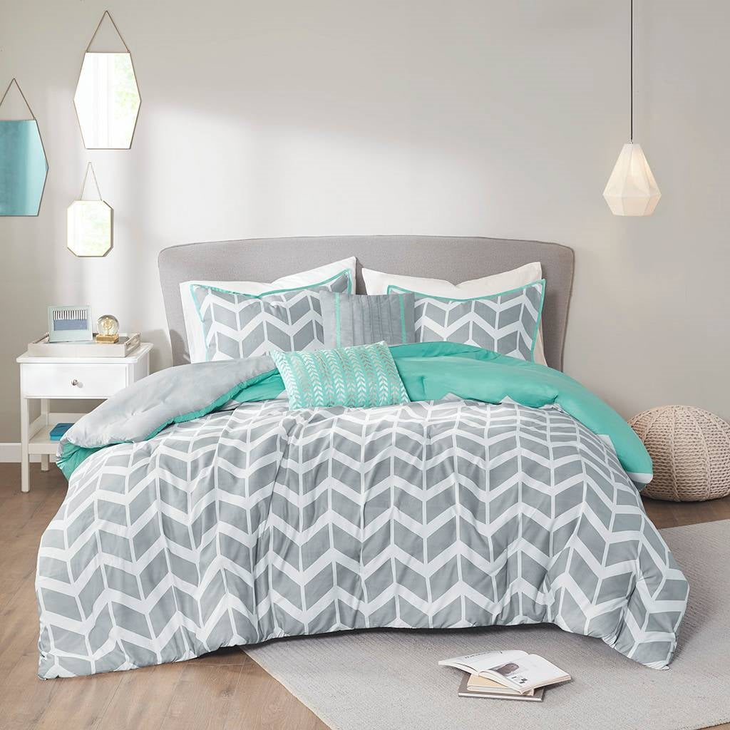 King size Reversible Comforter Set in Grey White Aqua Teal Chevron Stripe — Chic Home-Decor