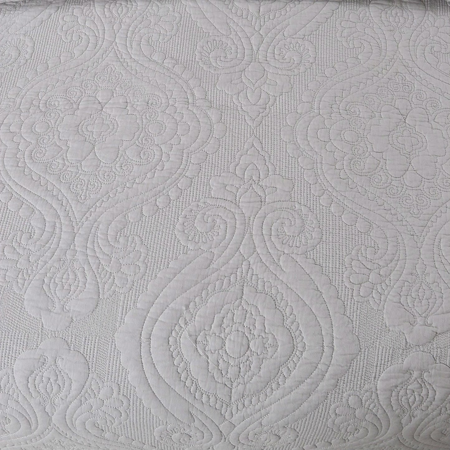 Queen 3-Piece Cotton Bedspread Set with 2 Shams in Grey Quilted Damask Pattern
