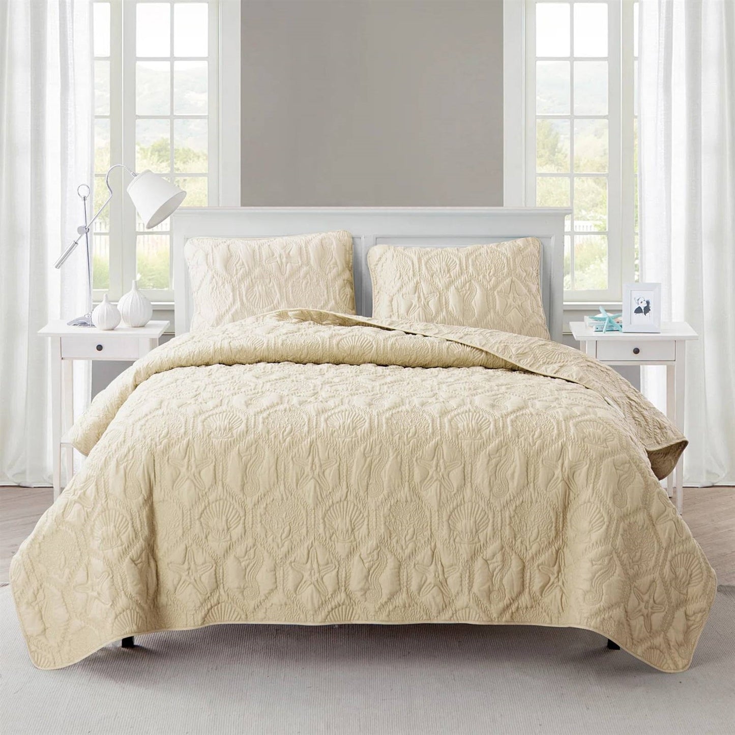 King size Coastal Beach Starfish Seashells Sea Horse Sand Tan 3-Piece Quilt Set — Chic Home-Decor