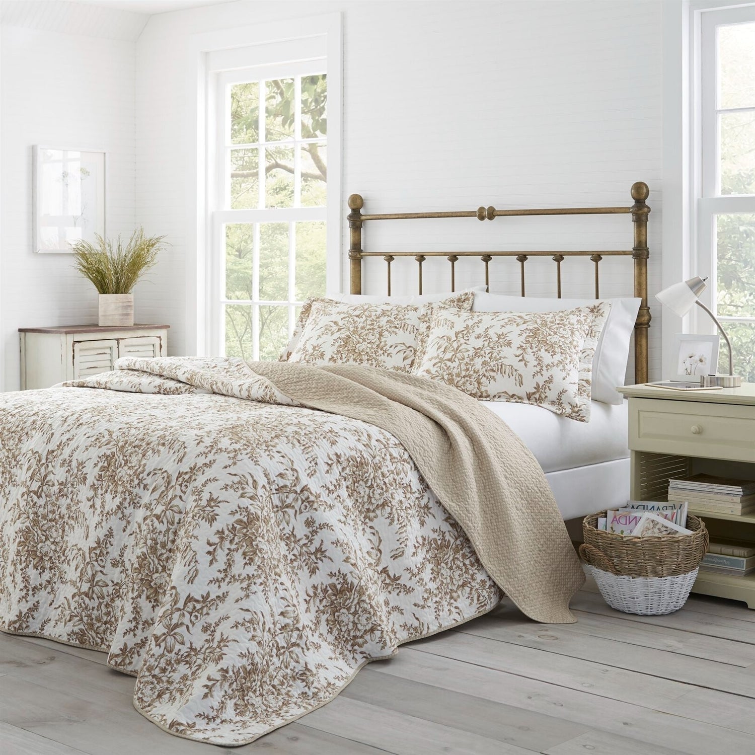 King size 3 Piece Bed-in-a-Bag Bohemian Tan Beige Floral Cotton Quilt Set — Chic Home-Decor