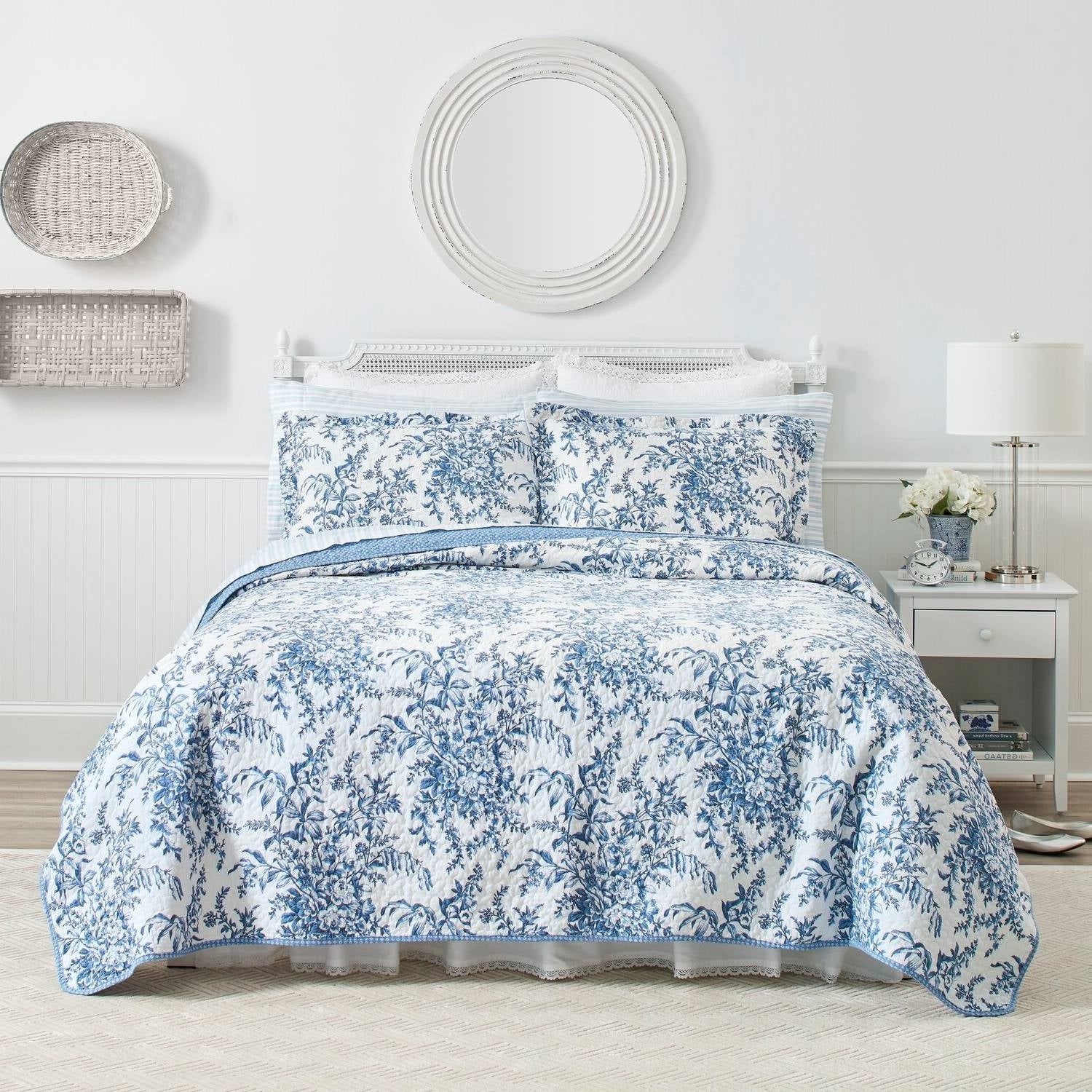 King size 3 Piece Bed-in-a-Bag Reversible Blue White Floral Cotton Quilt Set — Chic Home-Decor
