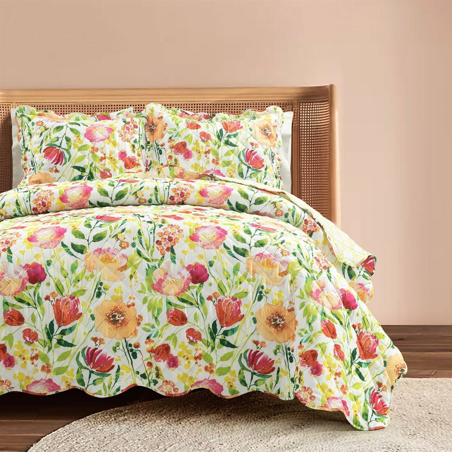 Full/Queen Lightweight Polyester Scalloped Edges Floral Quilt Set — Chic Home-Decor