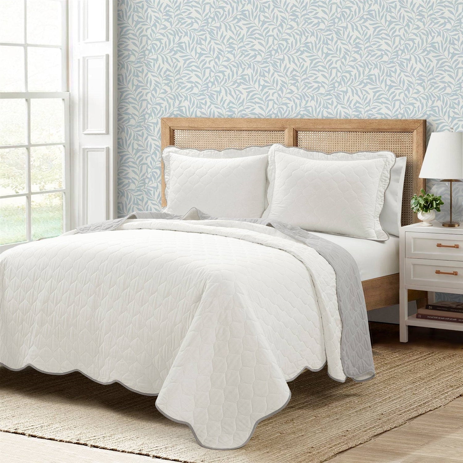 Full/Queen White Grey Scalloped Edge Reversible Thin Light Quilt Set — Chic Home-Decor