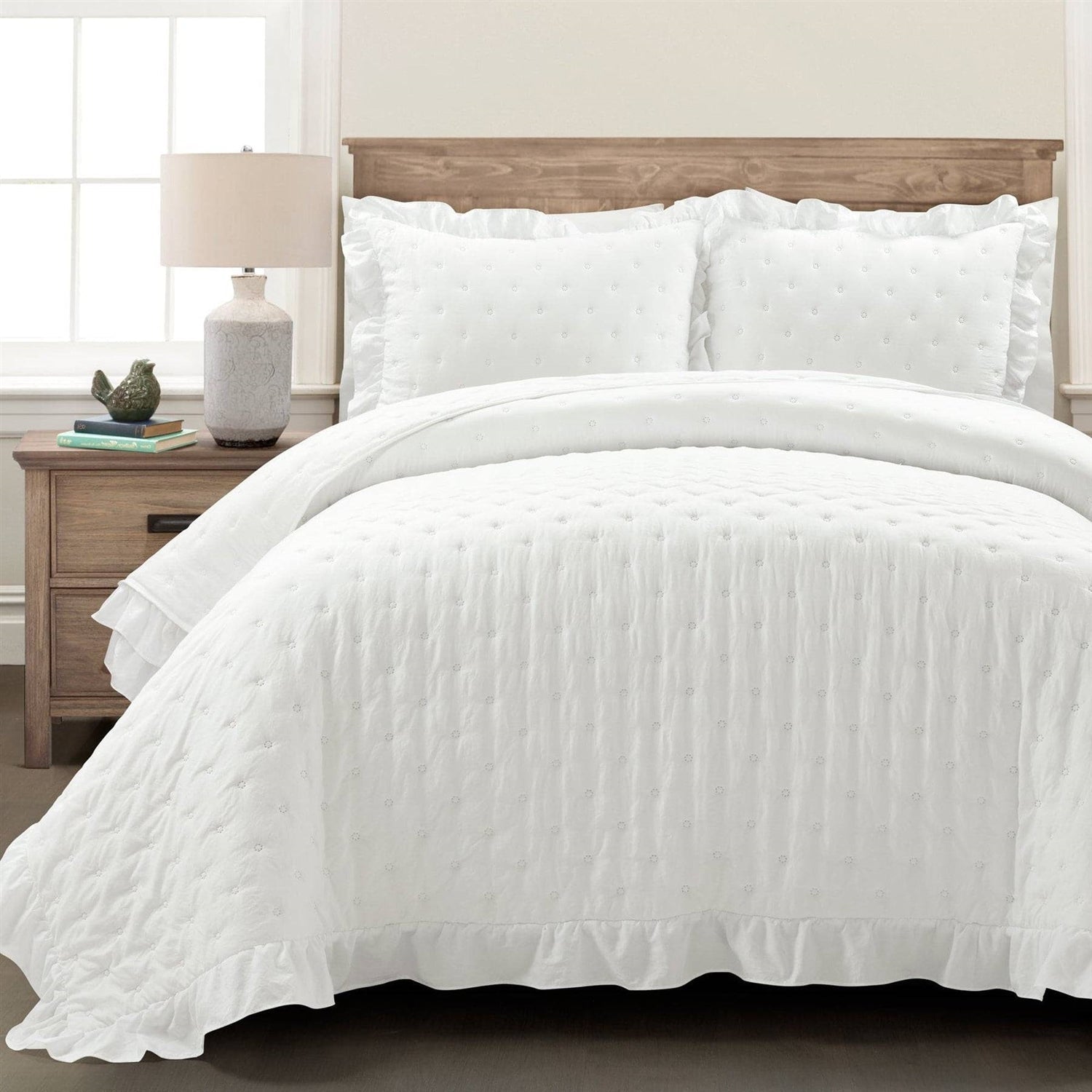 King Size Lightweight White Ruffle Reversible Oversized 3 Piece Quilt Set — Chic Home-Decor
