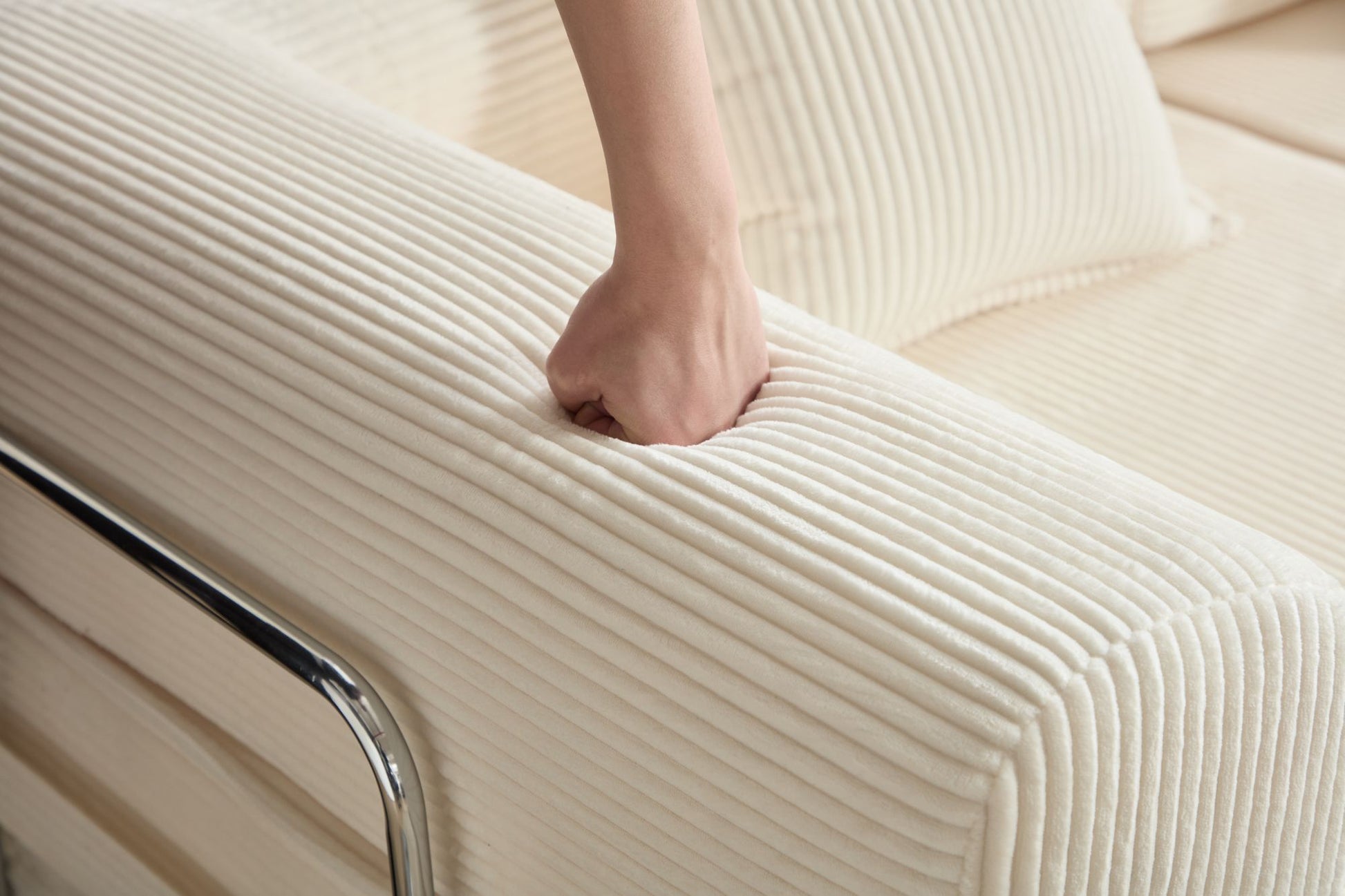 545725001